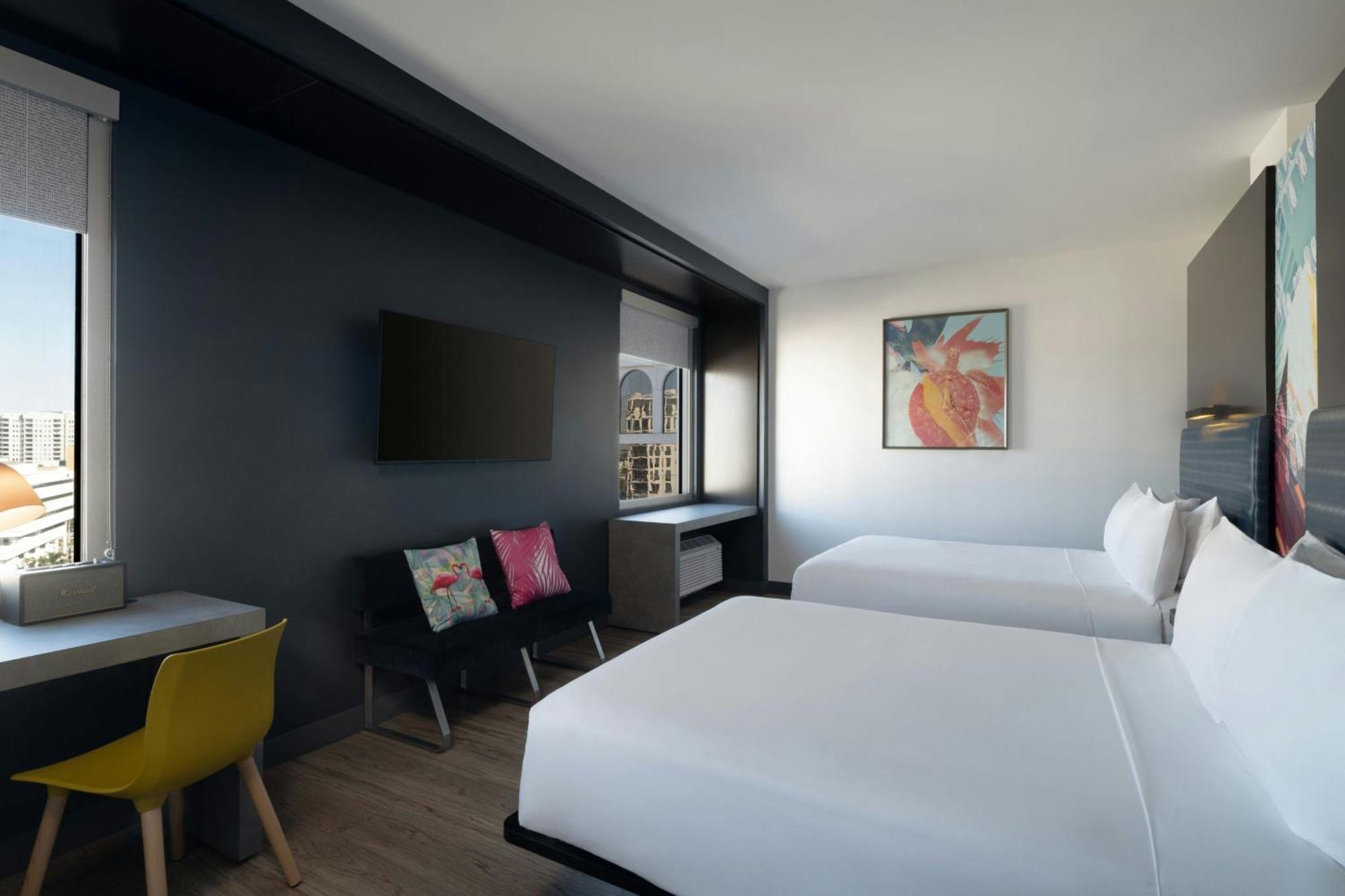 Chambre Deluxe avec 2 Lits Queen-Size - Vue sur Ville - Adaptée aux Personnes Malentendantes